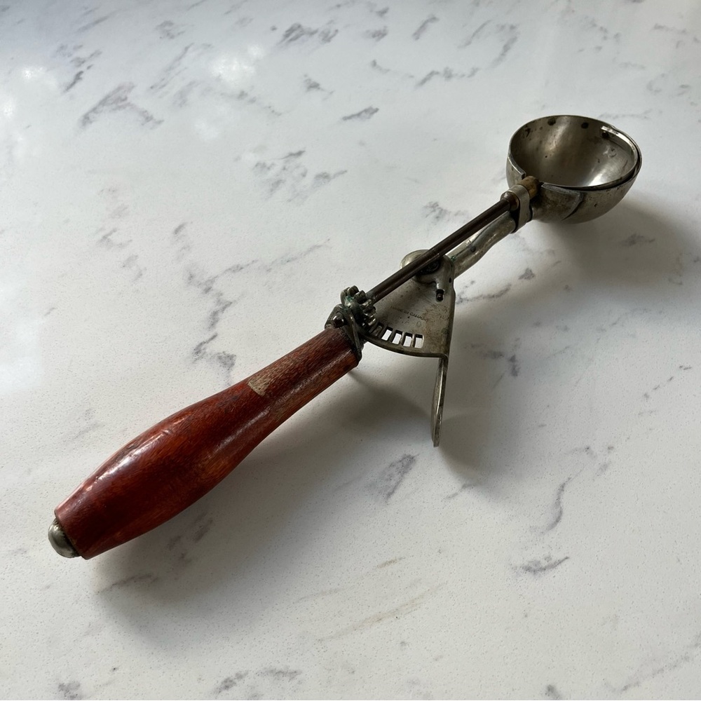 Antique Fisher Ice Cream Scoop - Orillia, ON, CANADA c.1920-1928